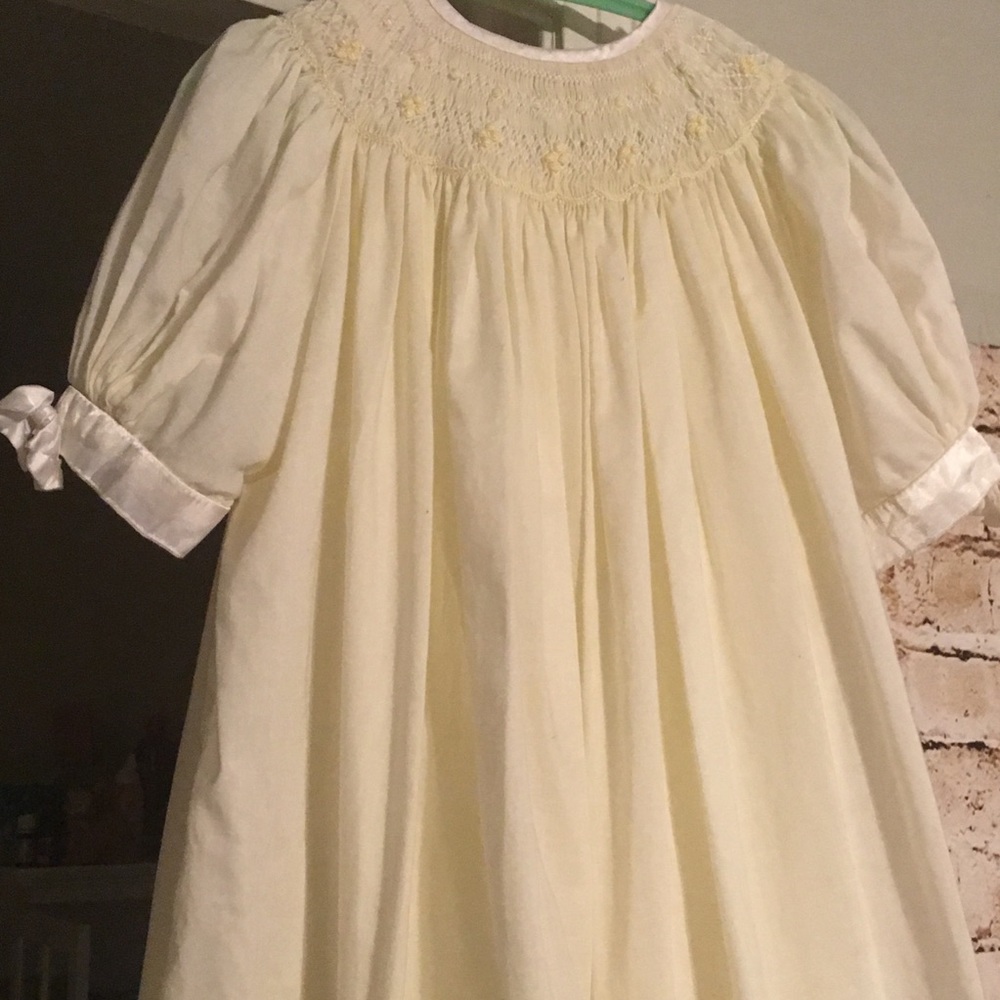 Strasburg Girls size 4T cotton bishop gown, EUC
